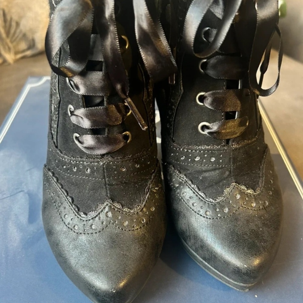 Elegant Black Lace-Up Heeled Boots